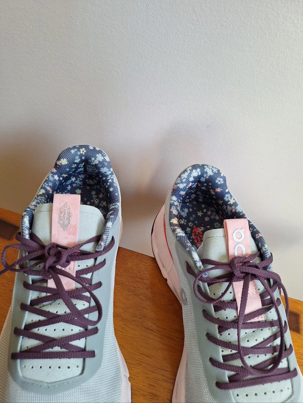 On Cloudnova Form 2 Women's  blue and coral cake Size 9